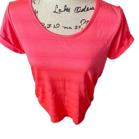 Women's activewear top/ shirt - Picture 2 of 7